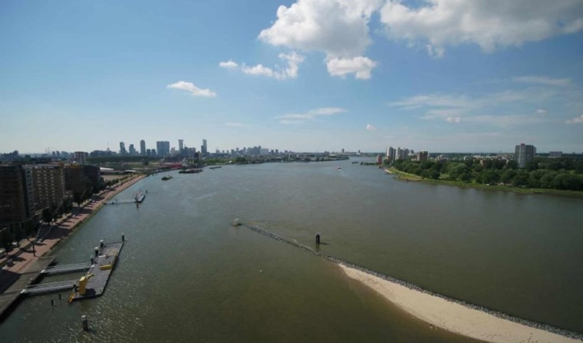 Hier zou de nieuwe brug over de Nieuwe Maas moeten komen. Foto: gemeente Rotterdam