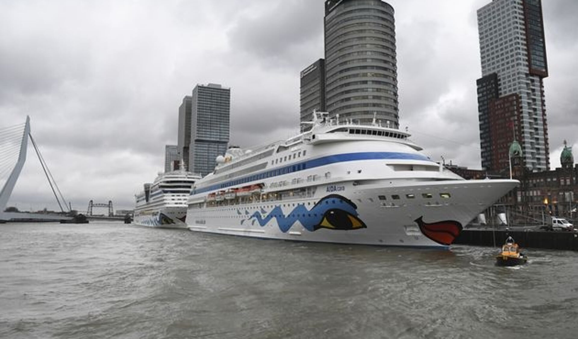AIDA aan de Wilhelminapier bij Cruise Port Rotterdam. Foto: Ries van Wendel de Joode