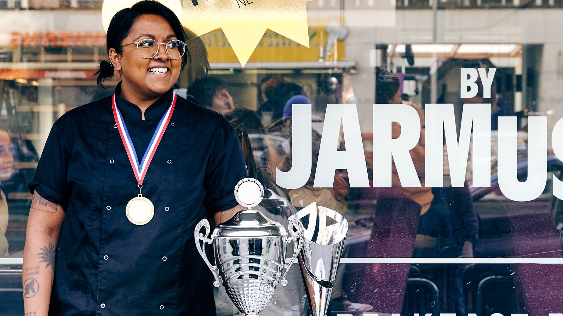 Een trotse chef Rohini Atwaroe van breakfast diner by Jarmusch, gevestigd aan de Goudsesingel in Rotterdam. Foto: pr  