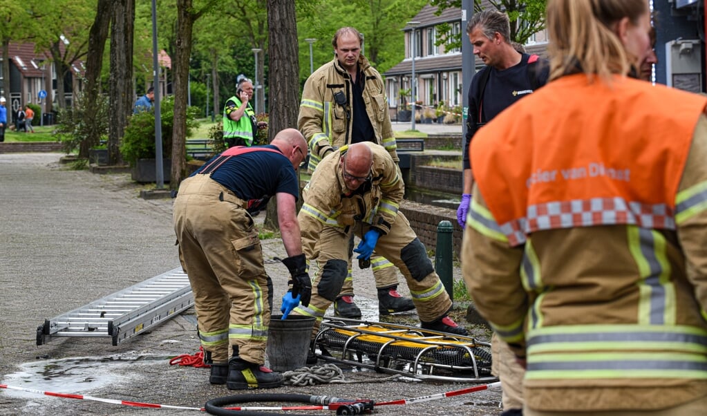 Persoon+uit+het+water+gehaald+bij+de+Oosterscheldekering