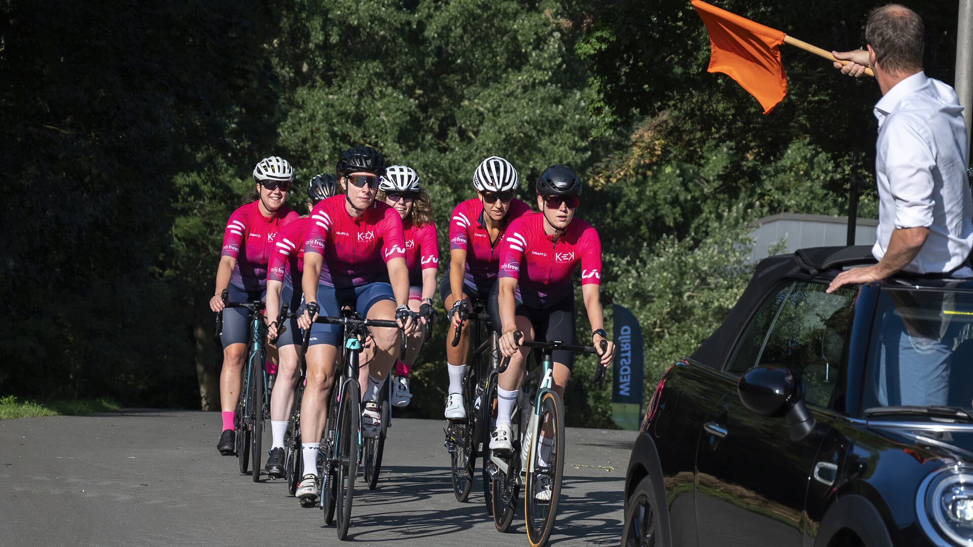 Tour de France Femmes avec Zwift 2024 start in Rotterdam waar tevens