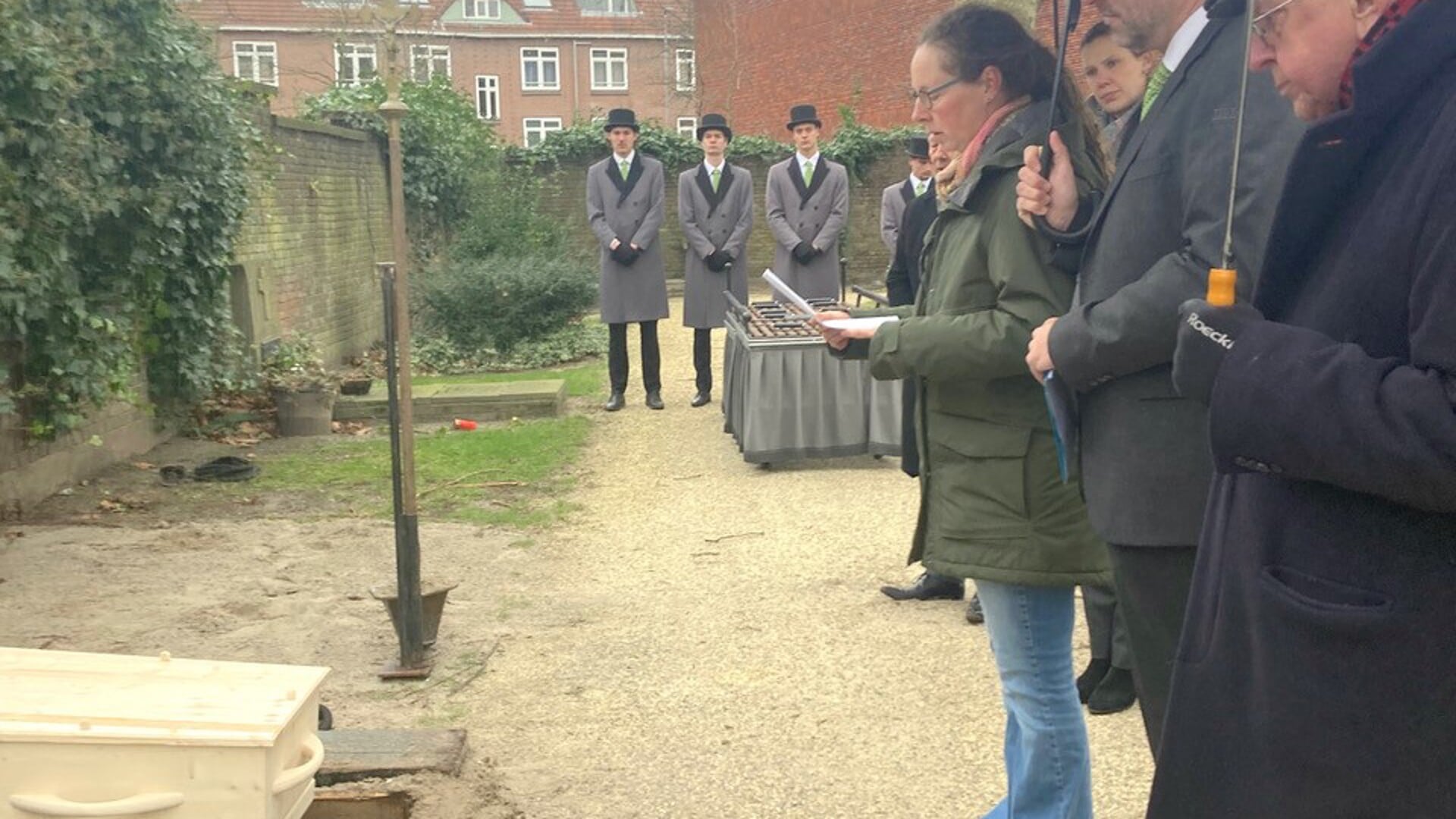 Bij de begrafenis van Wilhelmus Tholen in Crooswijk. Foto: Stichting dEUR