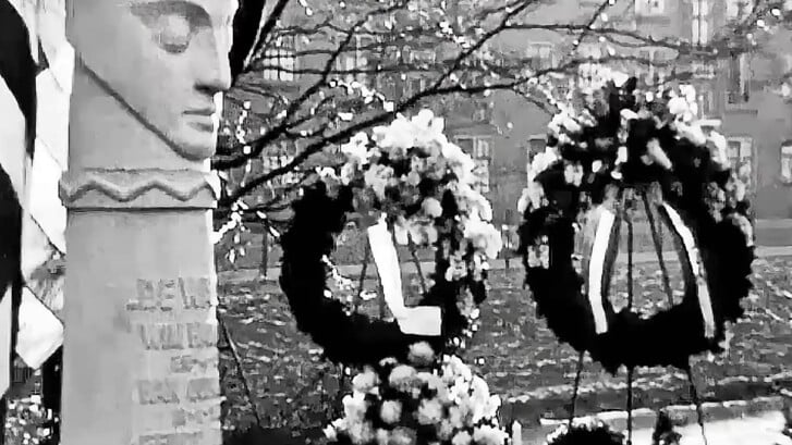 Drie medewerkers van de Rotterdamse illegale krant ‘De Wacht 'werden op 8 maart 1945 geëxecuteerd. Het monument op 5 januari 1947. 