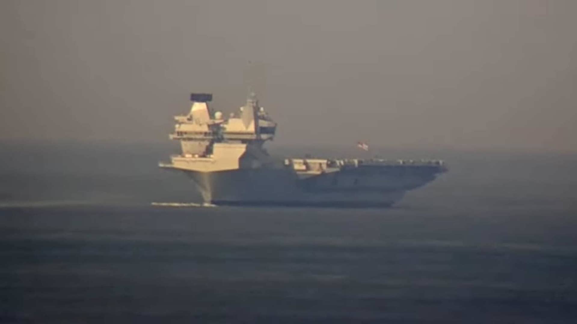 Het Britse vliegdekschip HMS Prince of Wales, te zien op de webcam Maasvlakte. De opname is van Dick van de Wilt