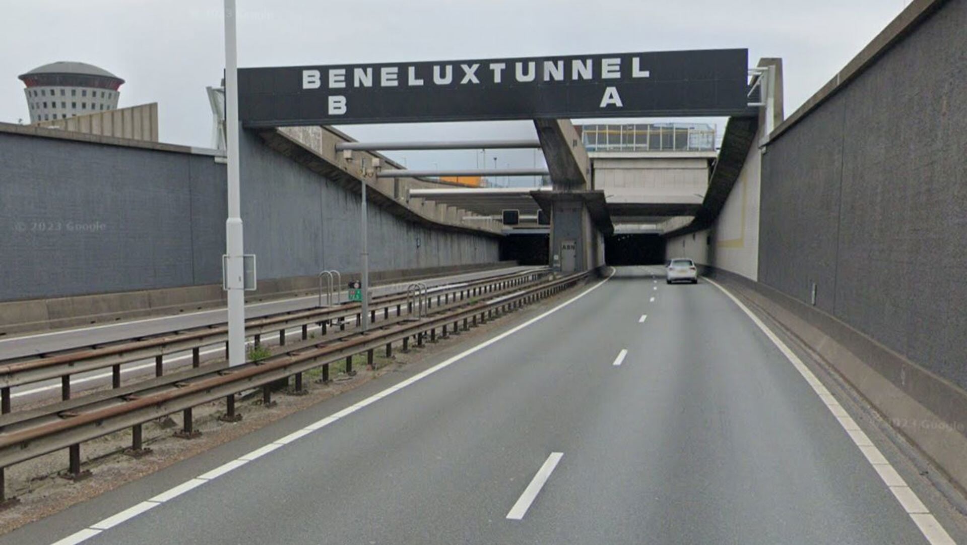 De Beneluxtunnel (A4) is komend weekend (29 maart-1 april) dicht richting Bergen op Zoom. Dus ga als het even kan niet met de auto naar Rotterdam en voorkom zo fileleed. Foto: Rijkswaterstaat