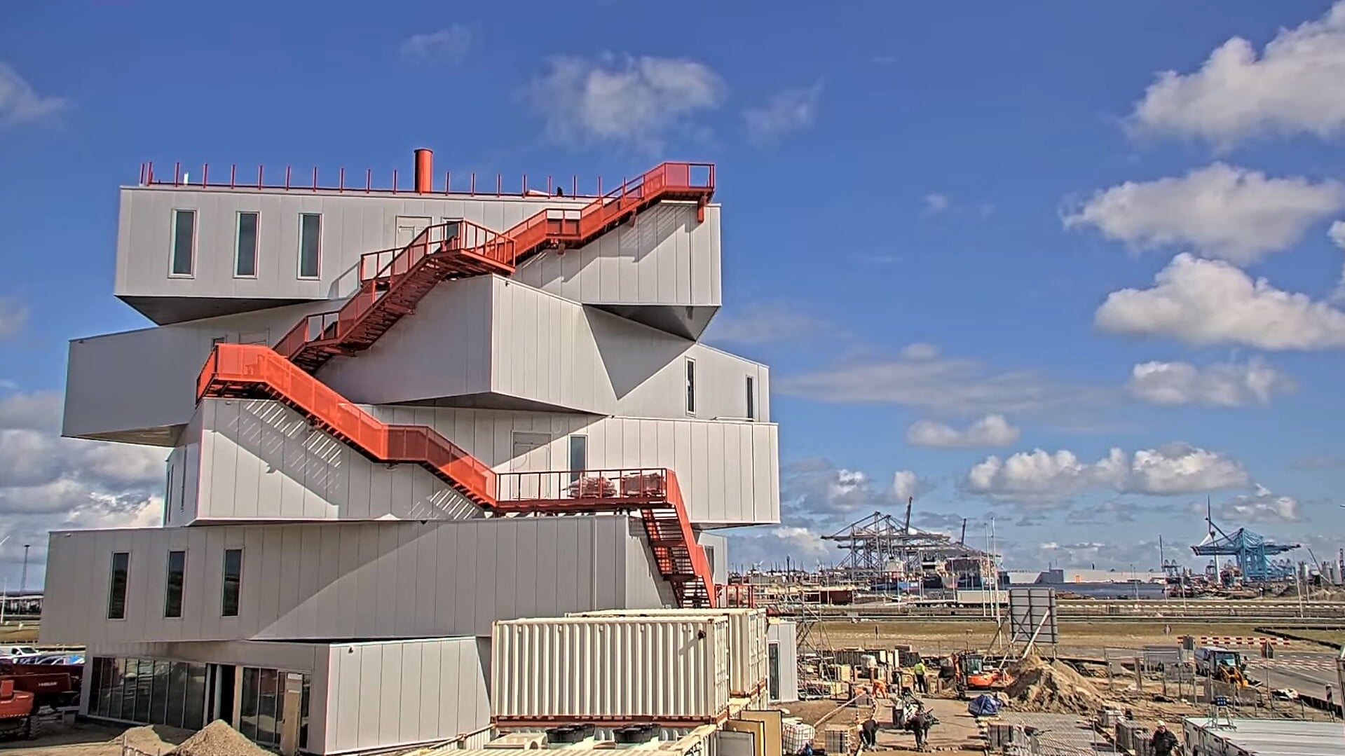 Het nieuwe havenervaringscentrum Portlantis op de Maasvlakte volgt aan het eind van dit jaar/begin 2025 het bezoekers- en informatiecentrum FutureLand op. Foto: MVRDVarchitects