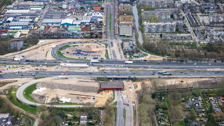 Rijkswaterstaat vervangt in 2024 en 2025 het viaduct in de A16 over de Hoofdweg nabij het knooppunt Terbregseplein in Rotterdam. Foto: Rijkswaterstaat
