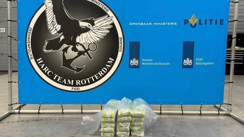 30 kilo cocaïne in Rotterdamse haven tussen lading Dominicaanse bananen ...