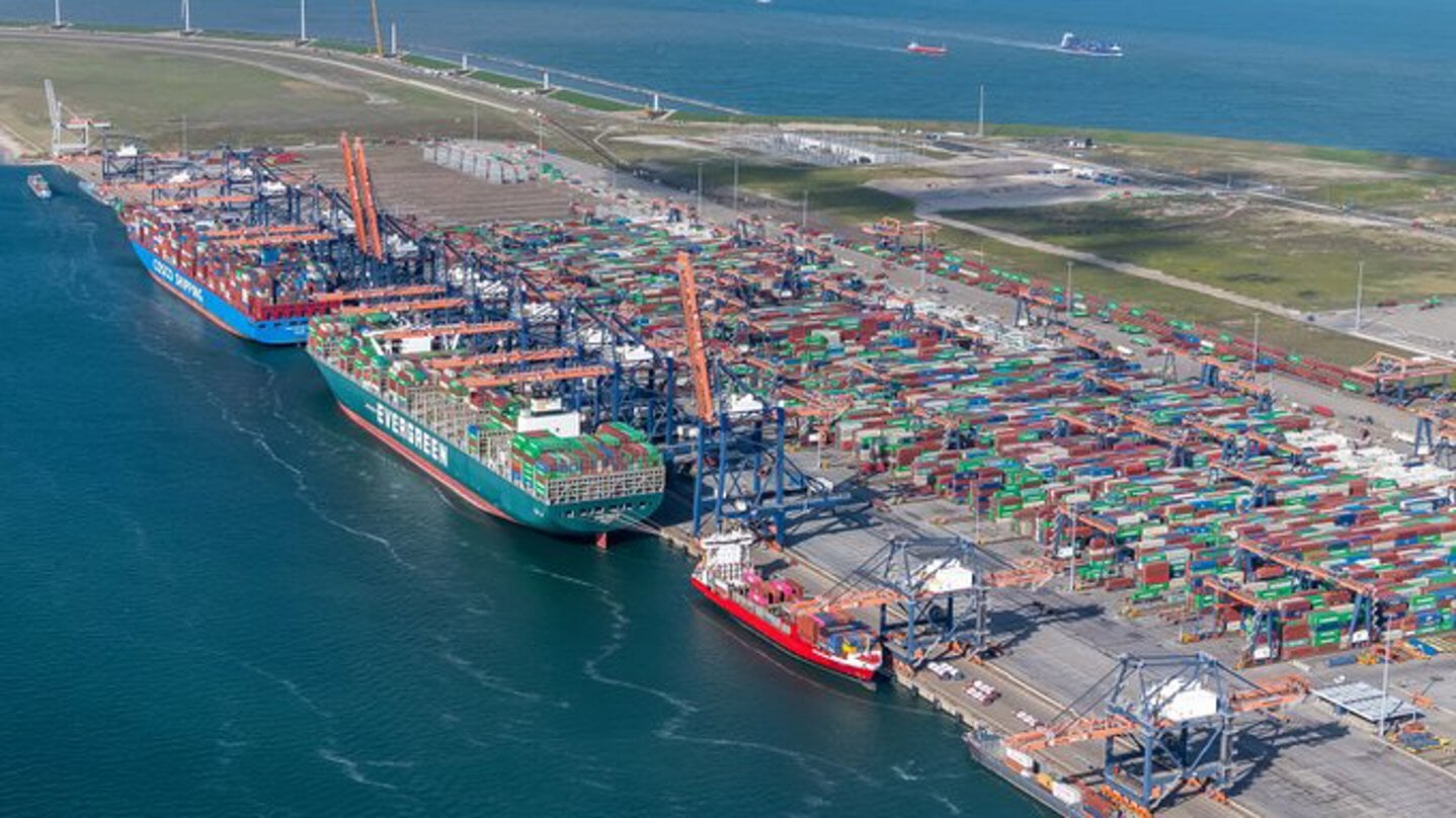 Containeroverslag in Rotterdamse haven toegenomen, totale overslag ...