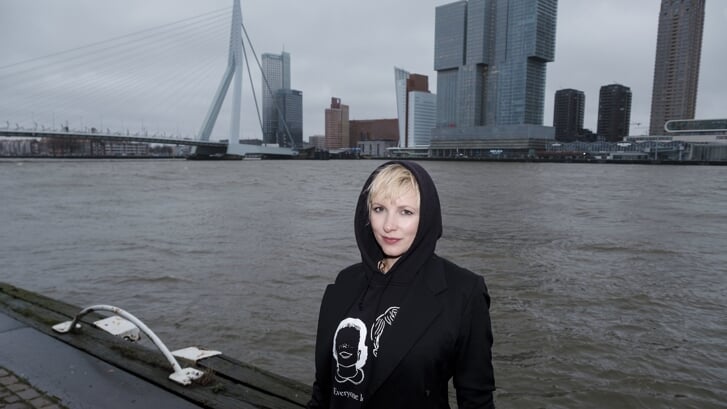 Elfie Tromp, stadsdichter van Rotterdam. Foto: Marc Deurloo