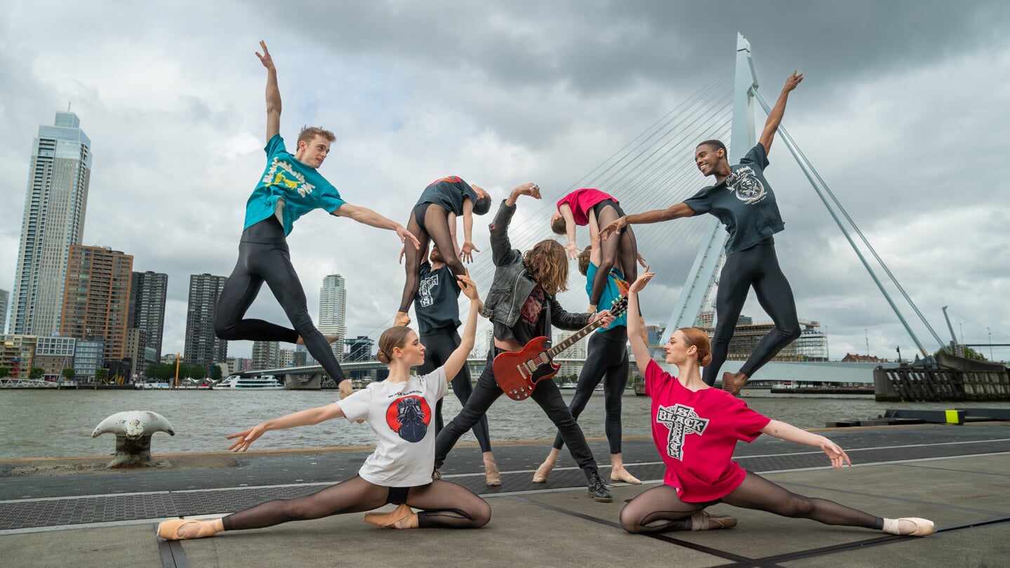 Erasmusbrug vormt mooi Rotterdams decor voor gitarist en dansers van ...