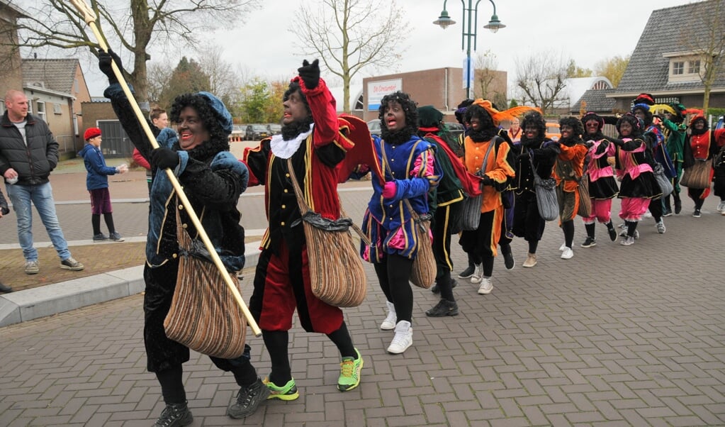 De zwarte pieten en Sinterklaas hebben ook dit jaar weer veel zin om naar Lieshout te komen