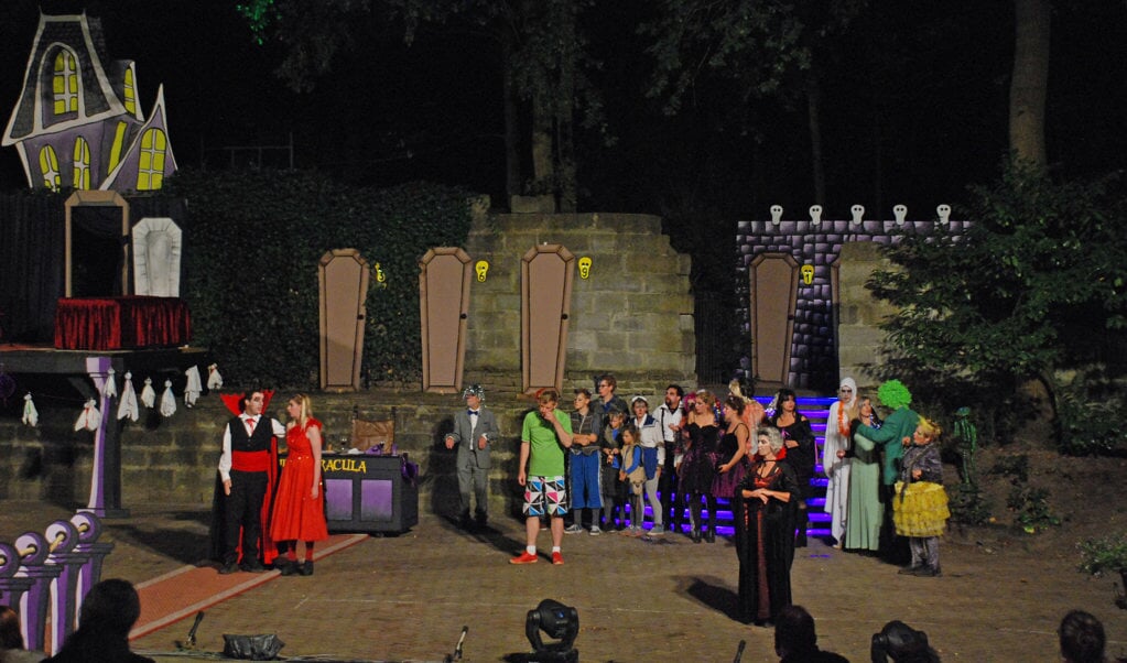 Hotel Dracula in het Openluchttheater van Mariahout