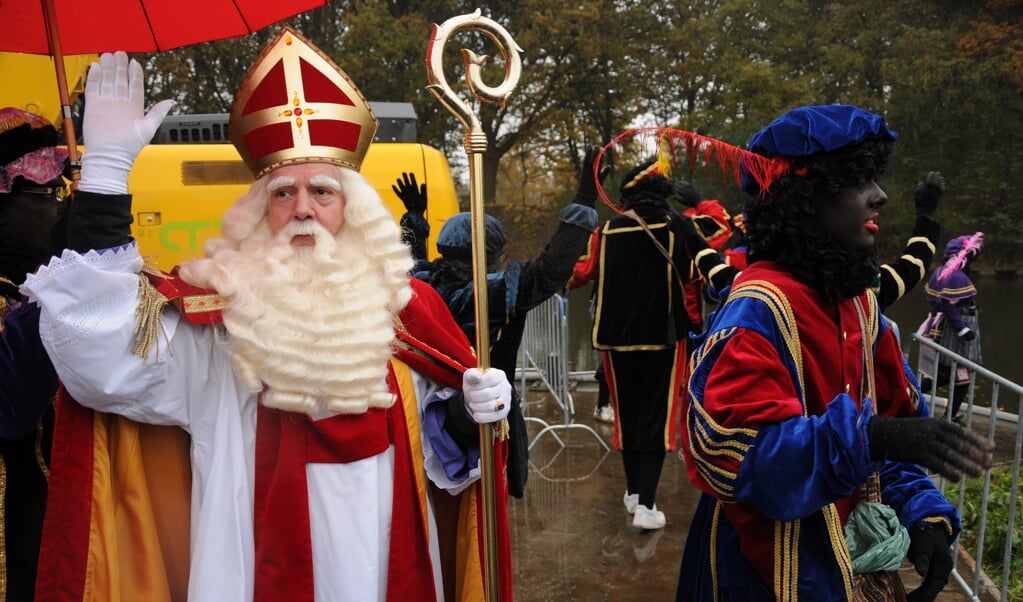 Sinterklaas en zijn zwarte pieten hopen op een warm welkom in Lieshout