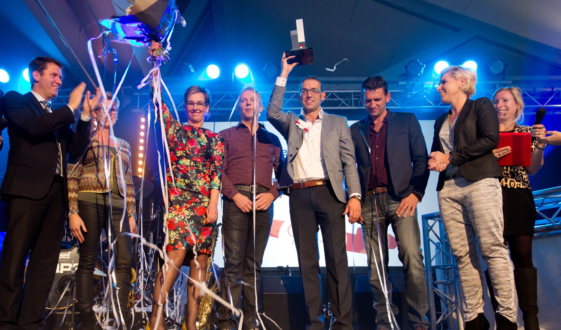 Hans Vereijken (met trofee) werd in 2013 'Ondernemer van het Jaar'