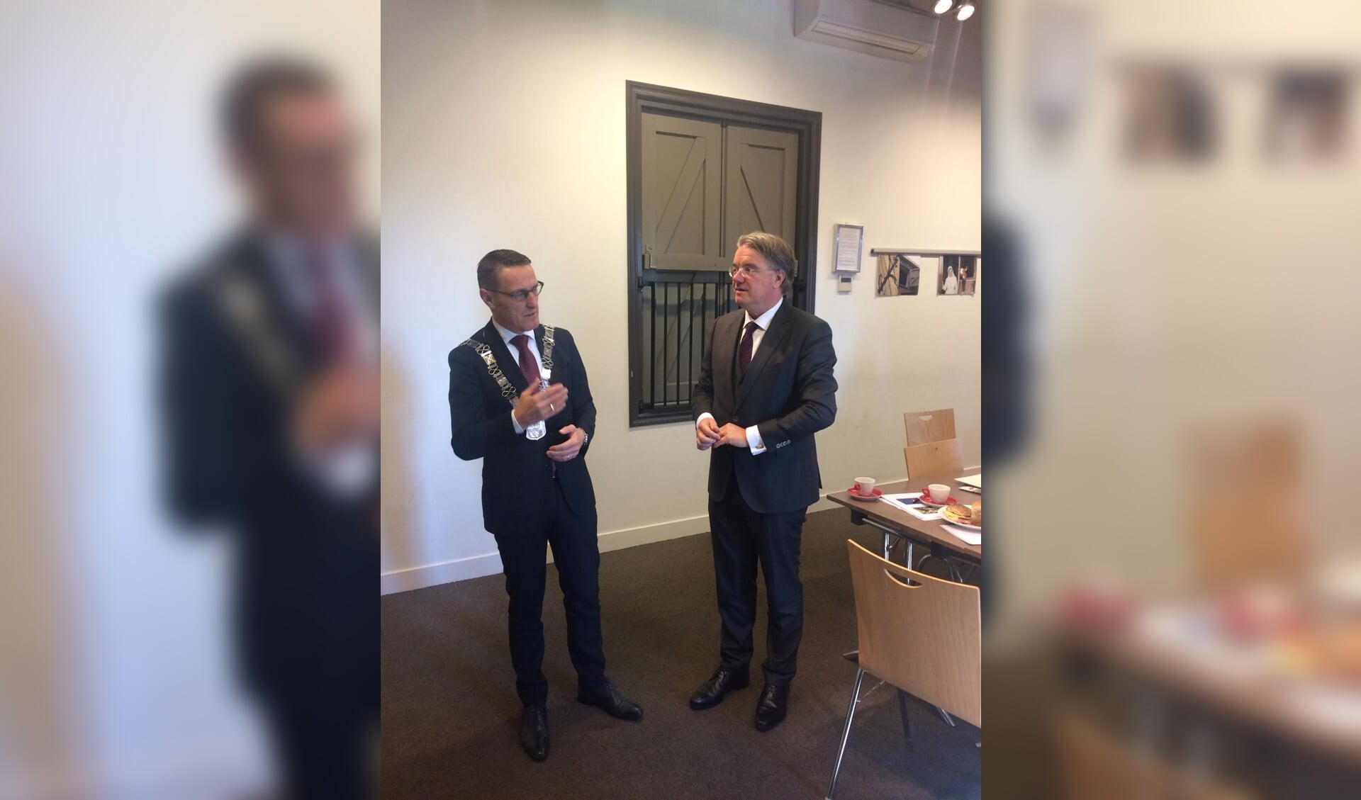 Burgemeester Frank van der Meijden (l) en Commissaris van de Koning, Wim van de Donk (r)
