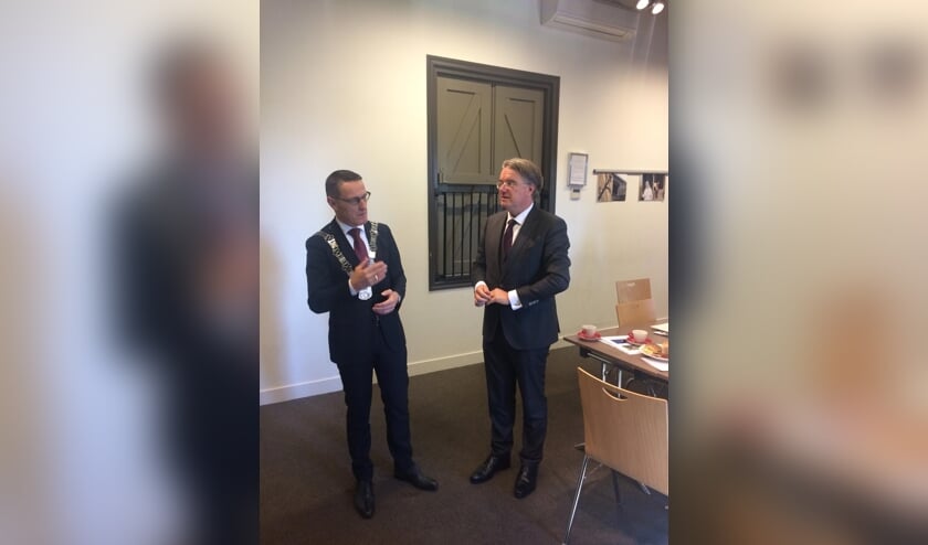 Burgemeester Frank van der Meijden (l) en Commissaris van de Koning, Wim van de Donk (r) | Fotonummer: a1d538