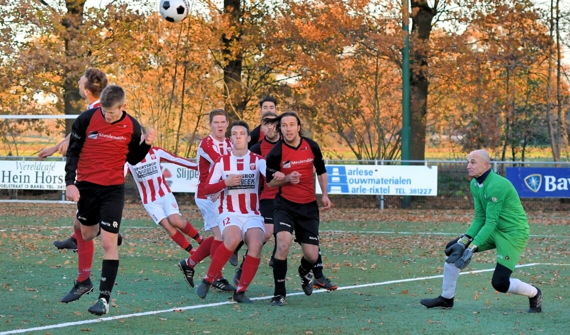 Drukte voor het doel van Bavos (archieffoto seizoen 2018/2019)