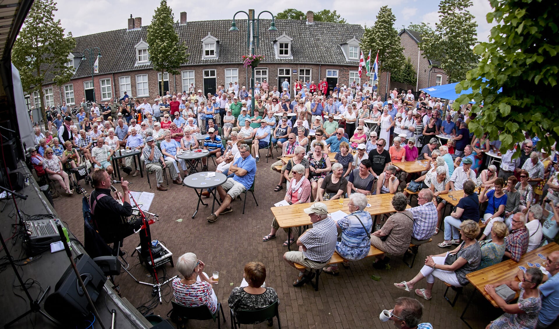 Archieffoto van het Dialectenfestival in Lieshout