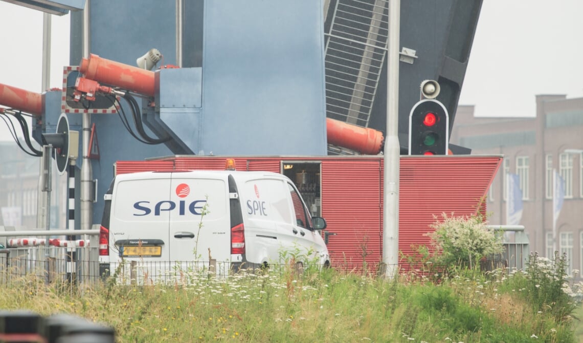 <p>De Donkse brug wordt vanwege werkzaamheden tijdelijk afgesloten voor wegverkeer</p>