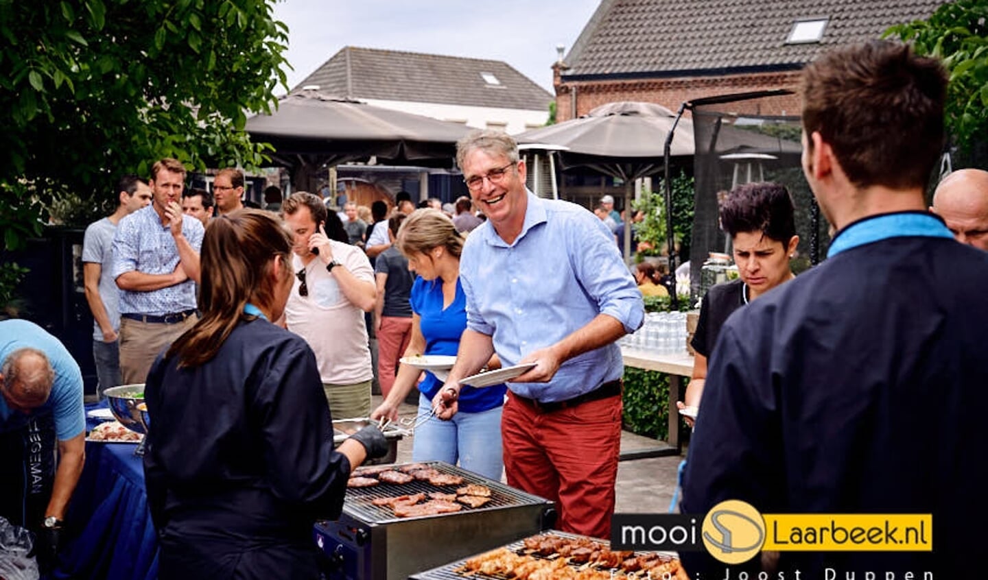Ondernemersclub vier jaarlijkse BBQ ter afsluiting van het jaar. Deze keer bij cafe Thuis aan het heuvelplein in beek en donk, verzorgd door slagerij Flavio Hegeman uit Aarle-Rixtel.