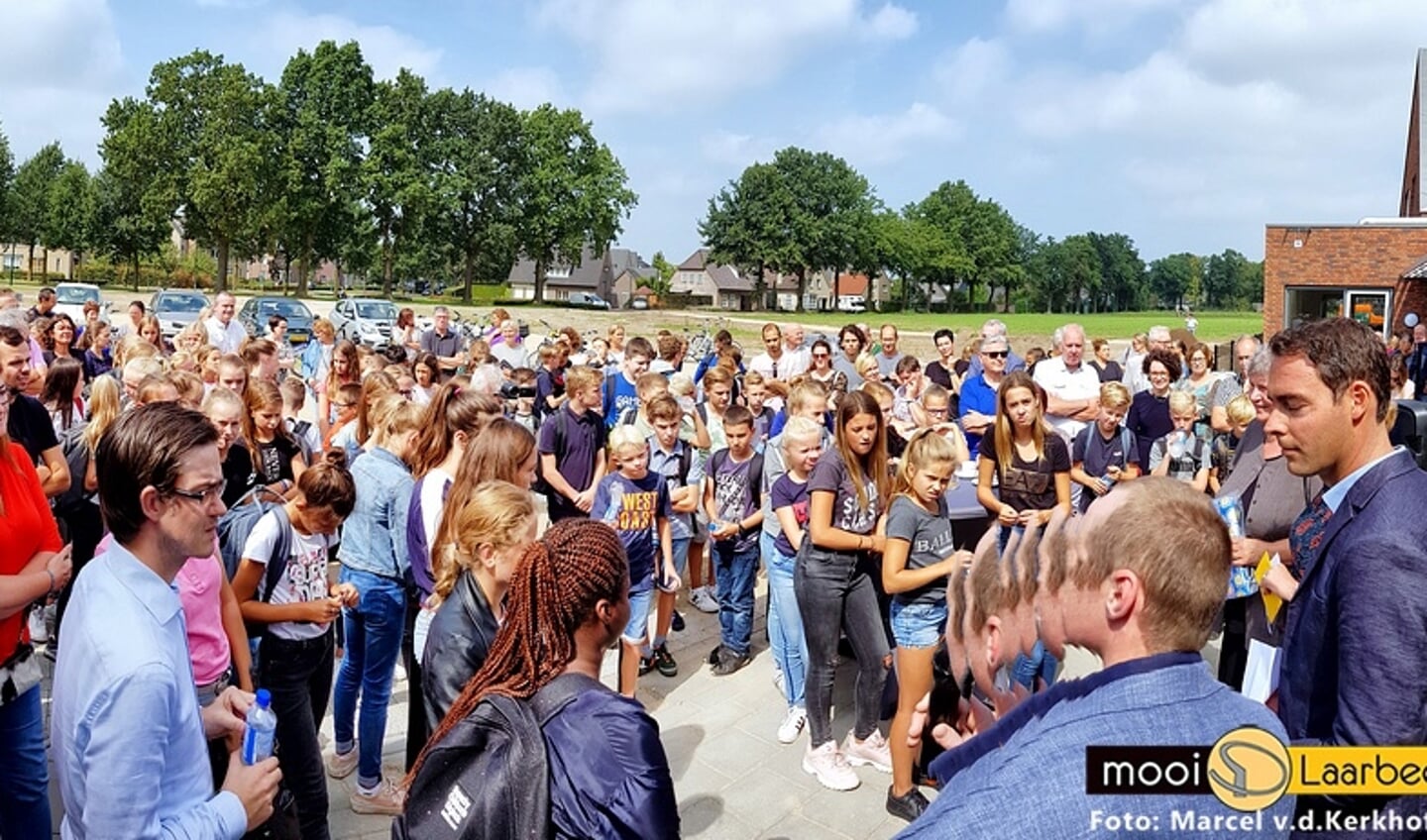 De nieuwe schoolwoningen van het Commanderij College zijn donderdag officieel geopend