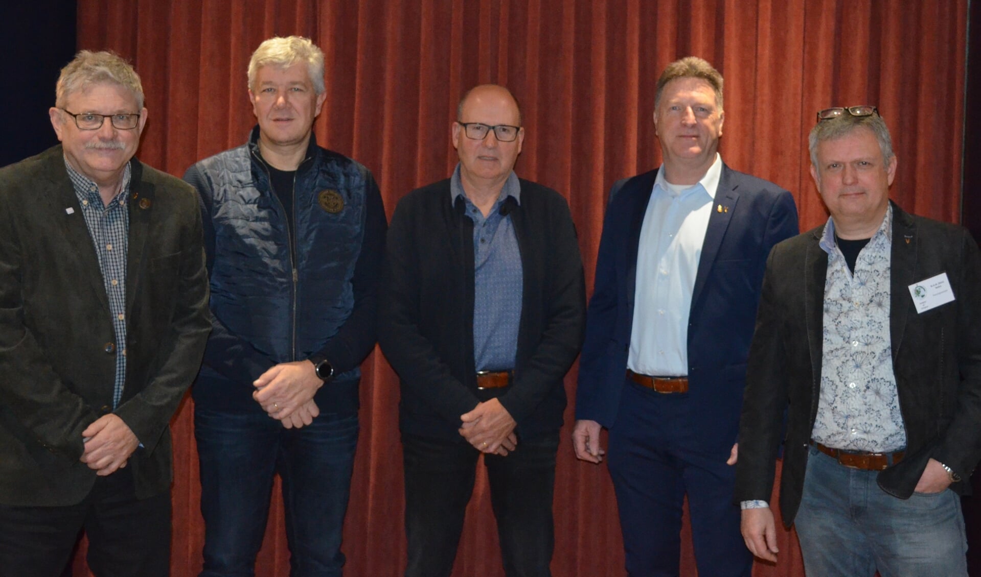 Het nieuwe bestuur, vlnr: Frans van den Heuvel, Jos van den Eijnden, Jos van den Broek, Bert Pellegrino en Wim Neilen