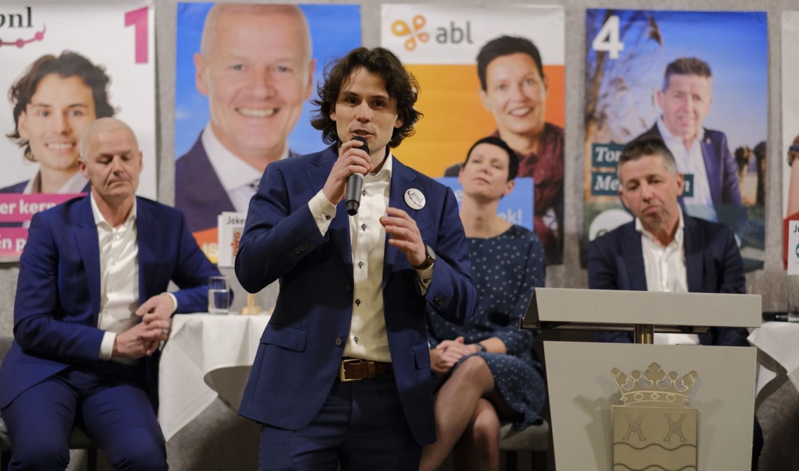 Bowen Straatman (PNL) tijdens het verkiezingsdebat in 2018