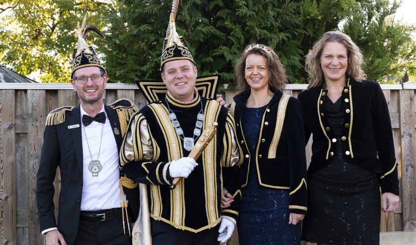 Vlnr: Adjudant Ton, Prins Erik, Prinses Ilse en Hofdame Irma | Fotonummer: 7e927c