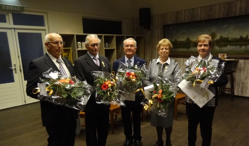 Vlnr. Ad Sterken, Jan Cardinaal, Leo Duijmelinck, Annie Duijmelinc en Leny Verbakel | Fotonummer: c09c3d