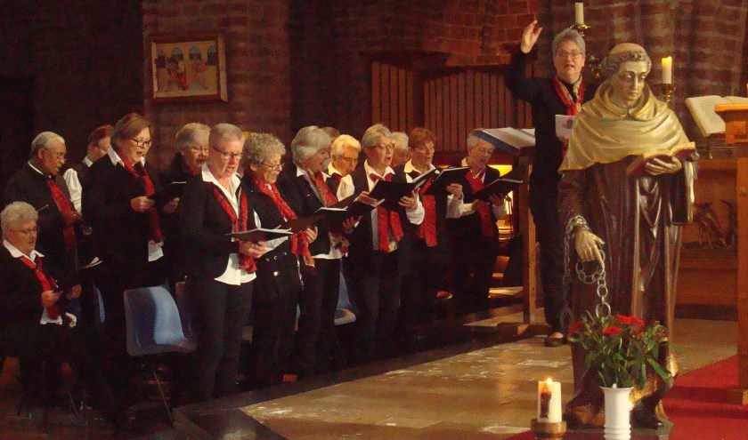 Het Leonardus dameskoor tijdens de Leonardusviering in 2018 | Fotonummer: b2569d