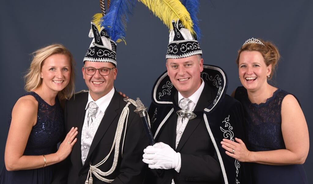 Prins Frank d'n Uurste (tweede van rechts) neemt indien mogelijk de honneurs waar in 2021
