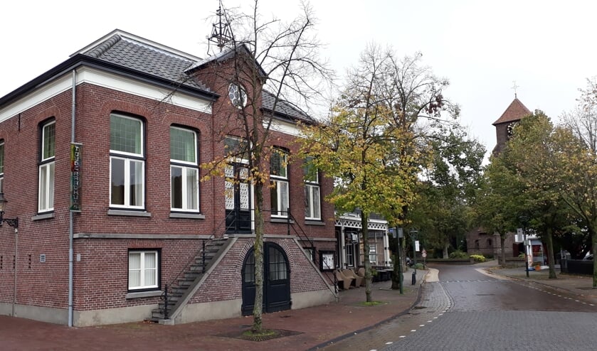 't Oude Raadhuis, één van de markante gebouwen langs de route | Fotonummer: 53f7c3