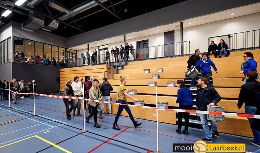 de jaarlijkse dorpskwis van beek en donk Kwizut heeft zich deze avond weer afgespeeld met 51 teams.