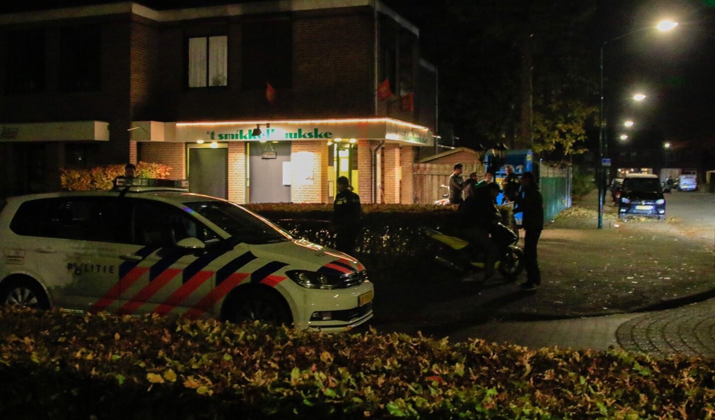 De reeks overvallen begon op vrijdagavond 9 november bij Cafetaria 't Smikkelhuukske in Aarle-Rixtel