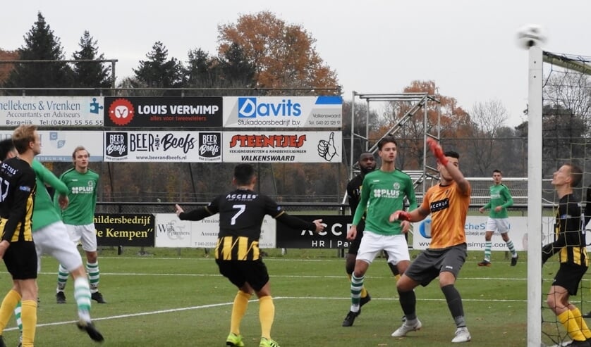 Sparta '25 sticht gevaar voor het doel van De Valk | Fotonummer: a755fd