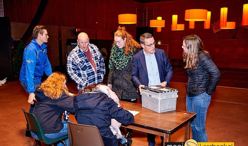 de jaarlijkse dorpskwis van beek en donk Kwizut heeft zich deze avond weer afgespeeld met 51 teams.
