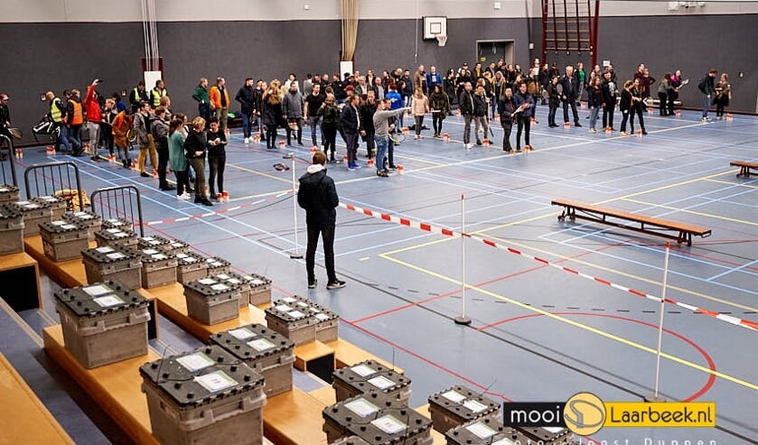 de jaarlijkse dorpskwis van beek en donk Kwizut heeft zich deze avond weer afgespeeld met 51 teams.