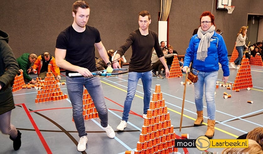 de jaarlijkse dorpskwis van beek en donk Kwizut heeft zich deze avond weer afgespeeld met 51 teams.