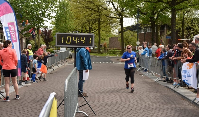 Eerste PR voor Heidy op de 10 km | Fotonummer: 938ad1