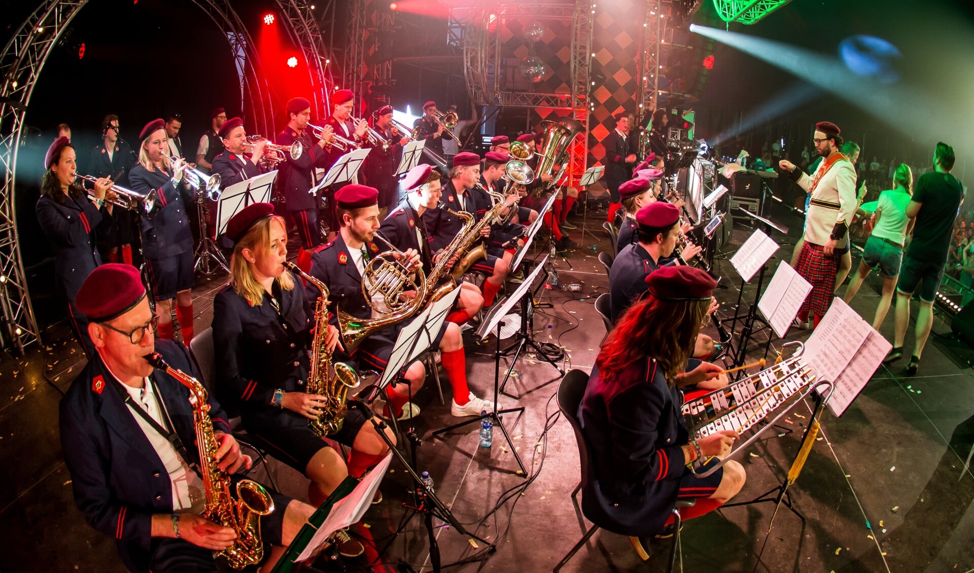 De Leonardus Fanfare uit Beek en Donk op Paaspop