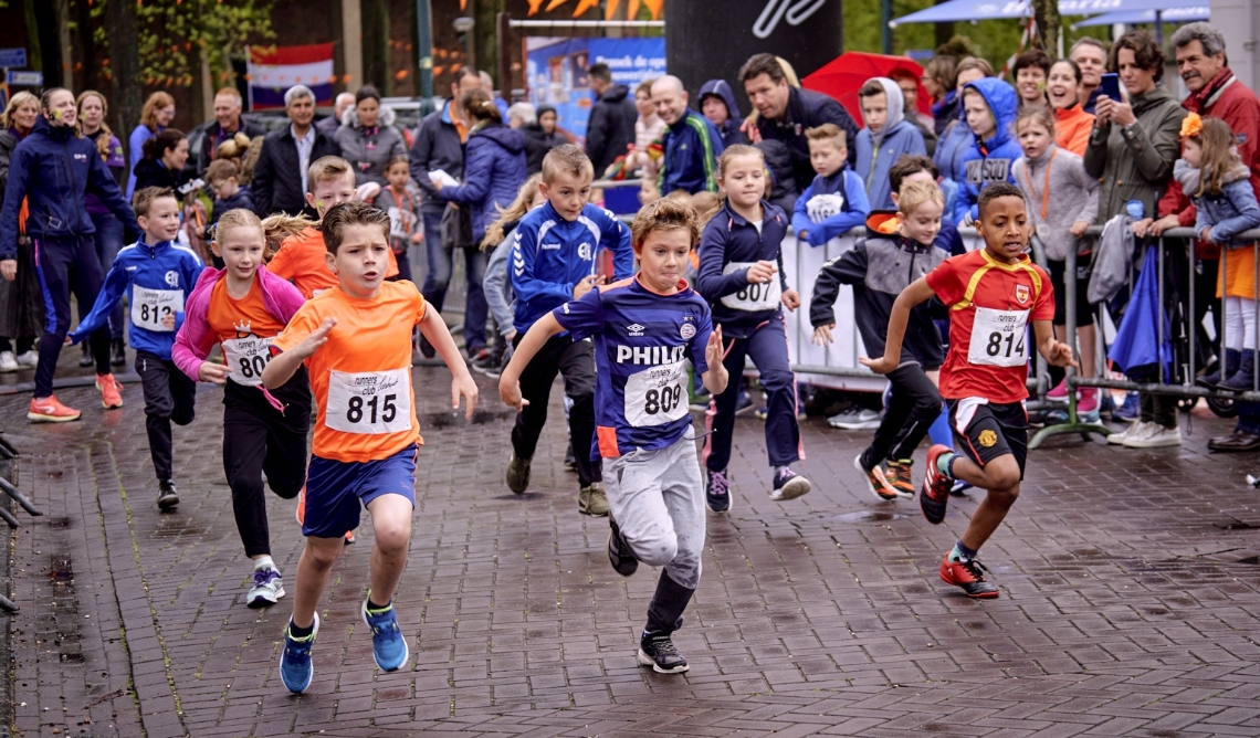 Archieffoto van de Kings&Queens Run, waaraan jong en oud kunnen deelnemen