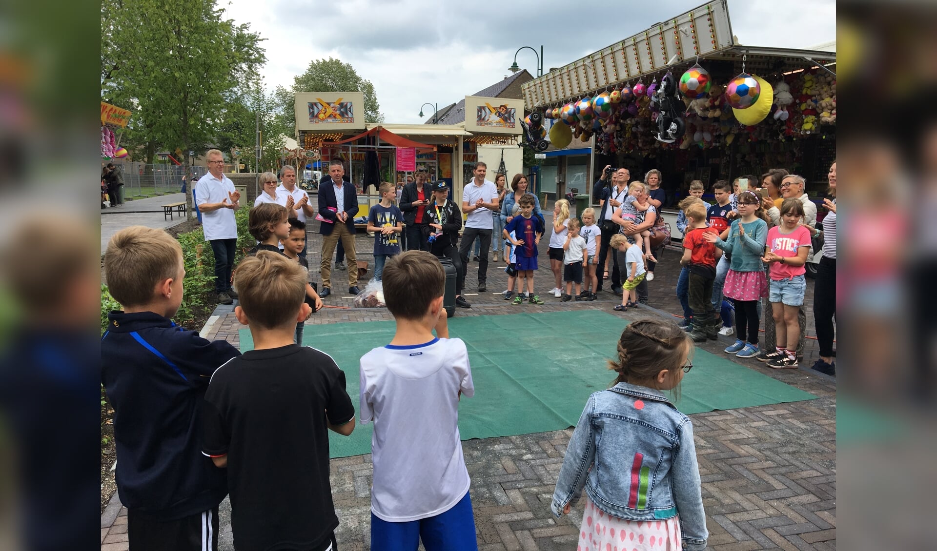 Wethouder Tonny Meulensteen opent de kermis in Mariahout 