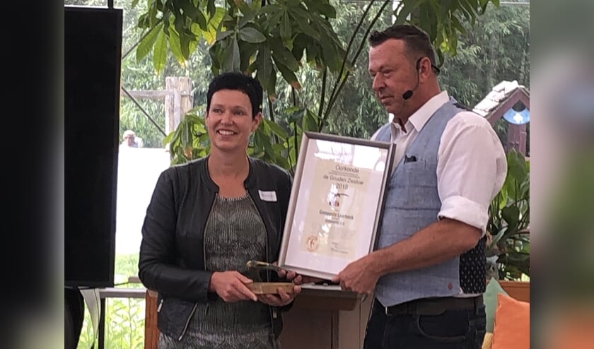 Wethouder Monika Slaets neemt de prijs in ontvangst | Fotonummer: 80771e