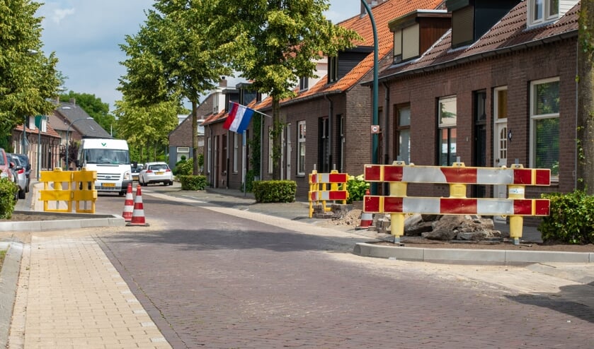 Recentelijk zijn er twee wegversmallingen op de Kapelstraat gerealiseerd | Fotonummer: 09517e