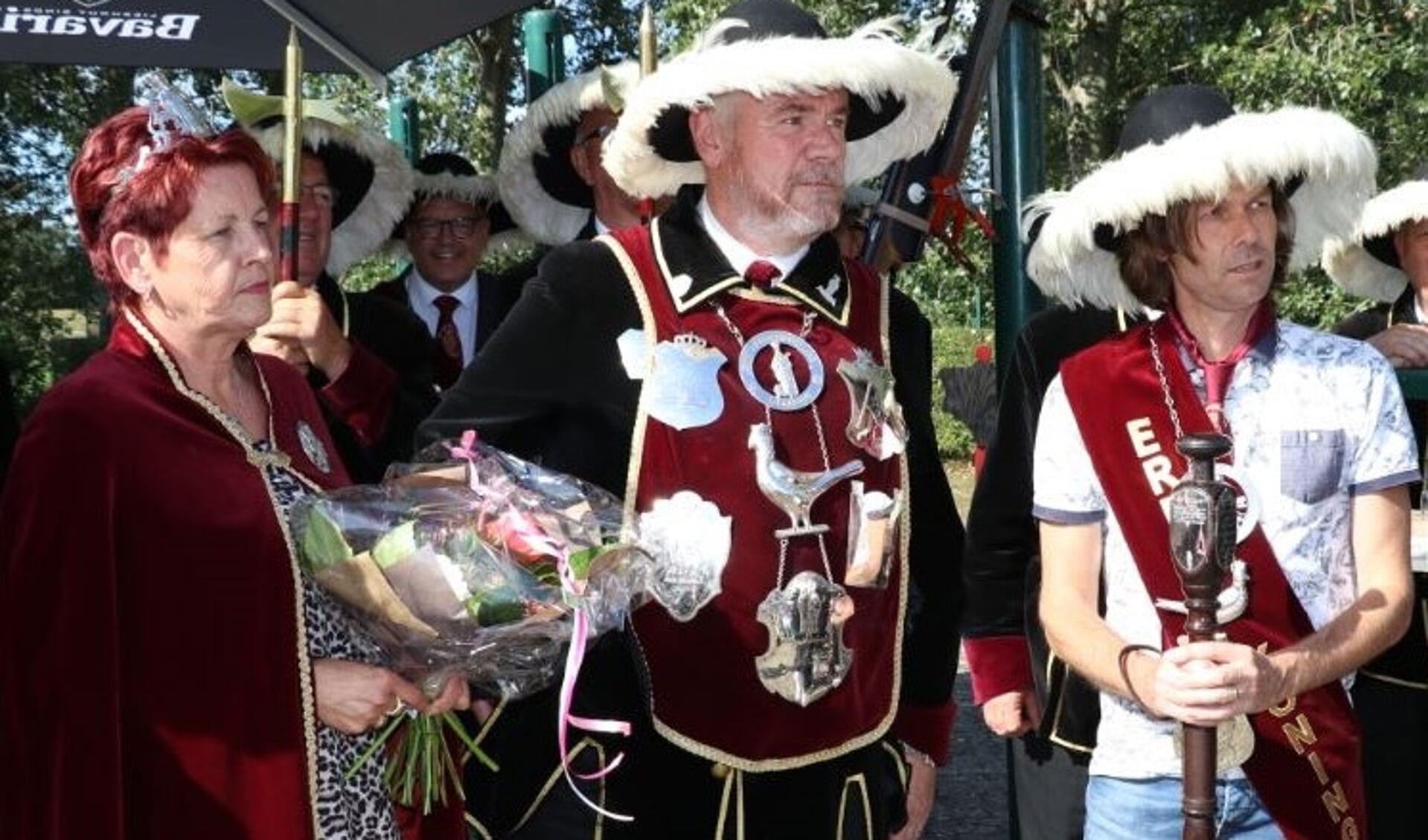 Het koningspaar, Gerard en Henjo Verhoeven, samen met Ere-koning Leon van Loon