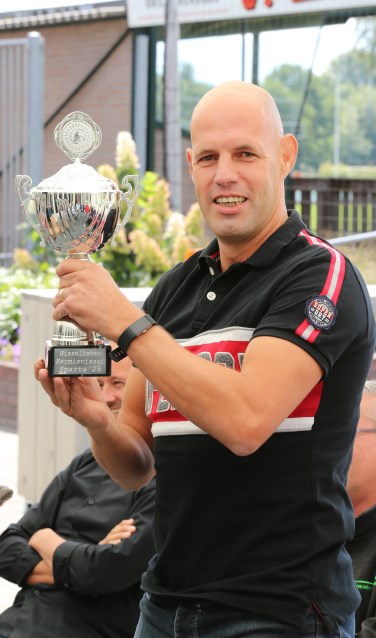 Bas v.d. Vossenberg met de trofee | Fotonummer: 1a2a2f