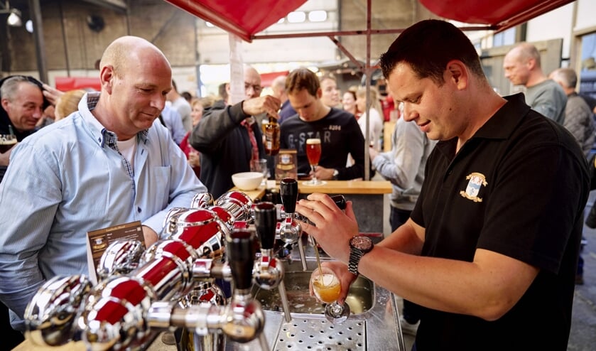 Brouwerij Laarbeek, één van de aanwezige brouwerijen bij 'Bier op het Plein' (archief) | Fotonummer: 34e18b