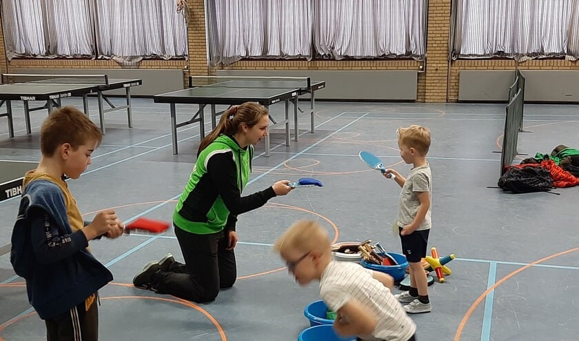 Eva Verrijt geeft Table Stars training aan kinderen basisscholen Laarbeek | Fotonummer: f92ba2