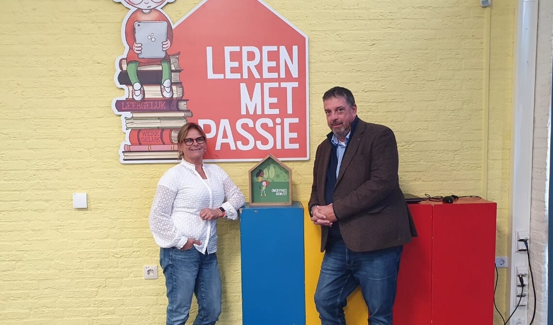 Barbara Hoens (directrice Kindcentrum Breinplein) en Dries Klösters (directeur De Muldershof)